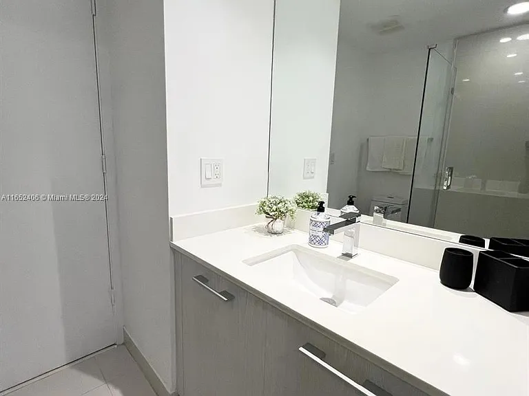 55 SW 9th St #3803 — Photo 10