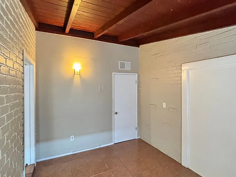 3248 E Edison St #1 — Photo 3