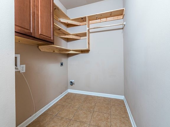5th image of 306 Cezanne Dr