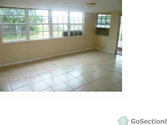 5th image of 512 SW 72nd Ave