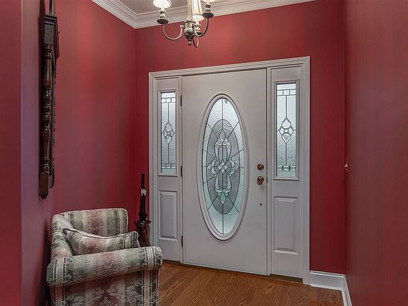 5th image of 484 Kensington Dr