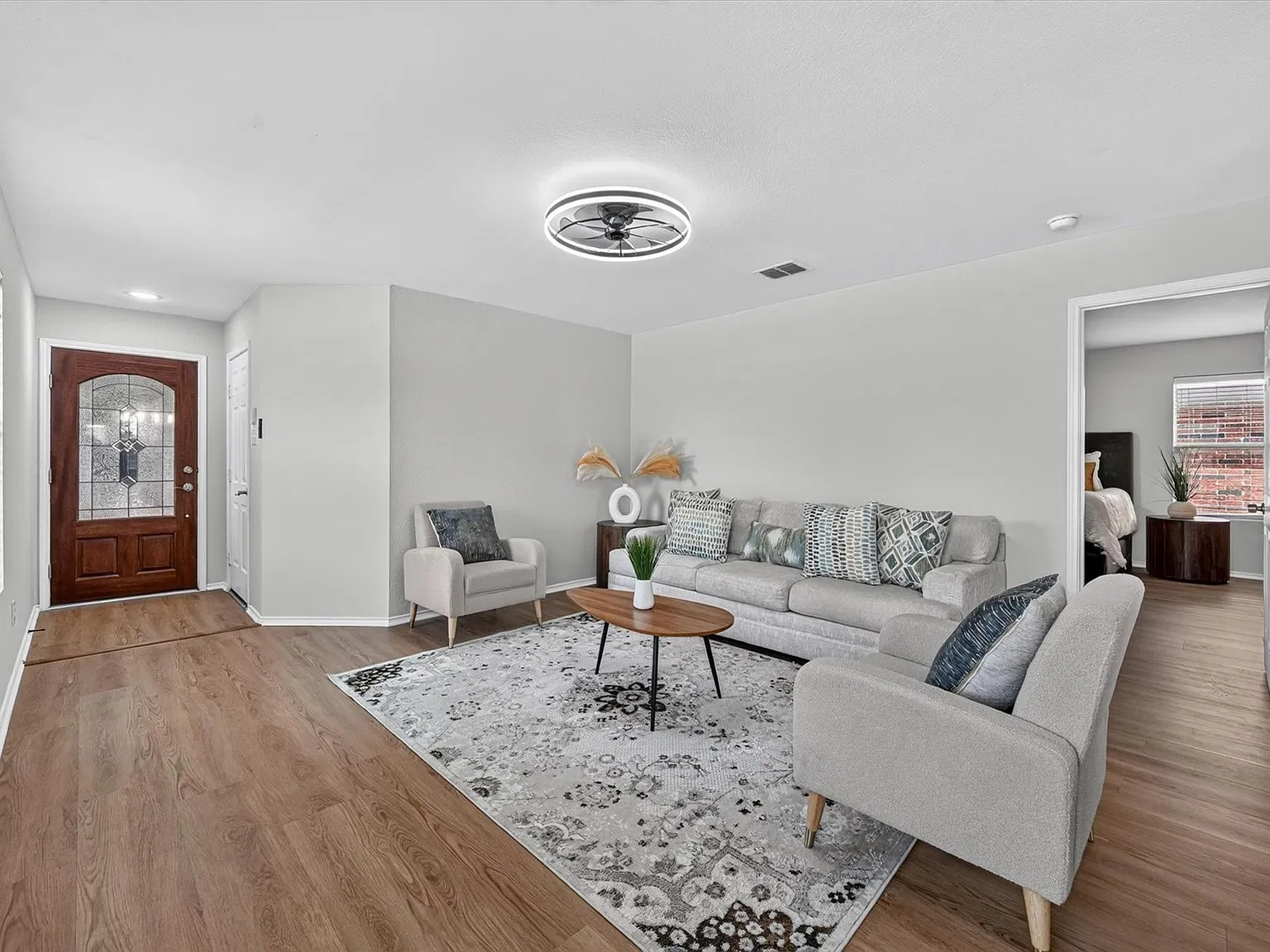 4 bed, 1572 sqft, $2,200 — Photo 4