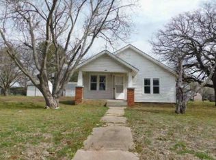 902 15th St, Bridgeport, TX 76426