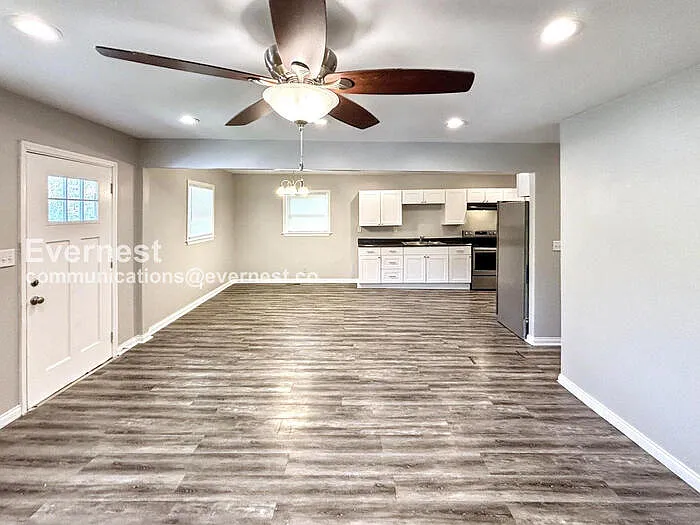 1814 Portland St — Photo 4