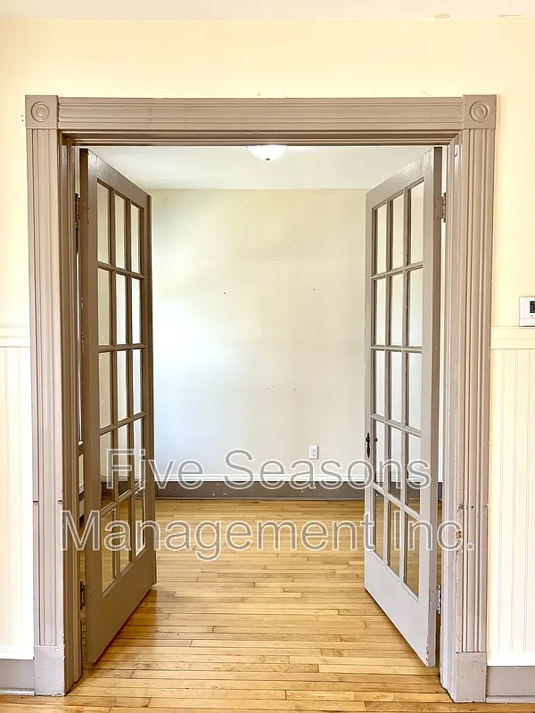 3 bed, 2.0 bath, 1200 sqft, $2,400 — Photo 1