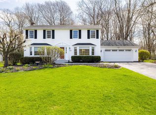 655 Finchingfield Ln, Webster, NY 14580