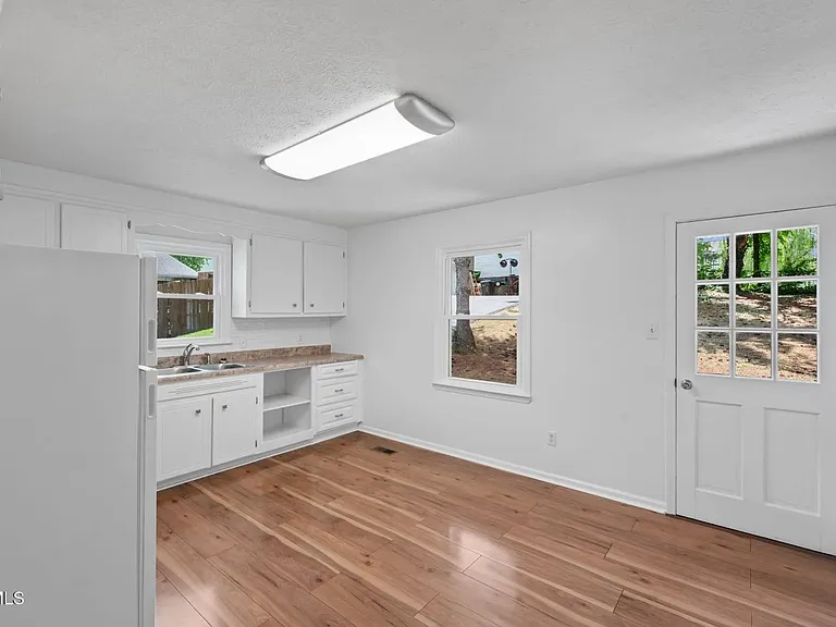 15 Holmes St — Photo 15