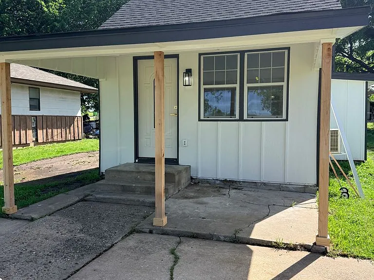 720 Klabzuba Ave — Photo 4