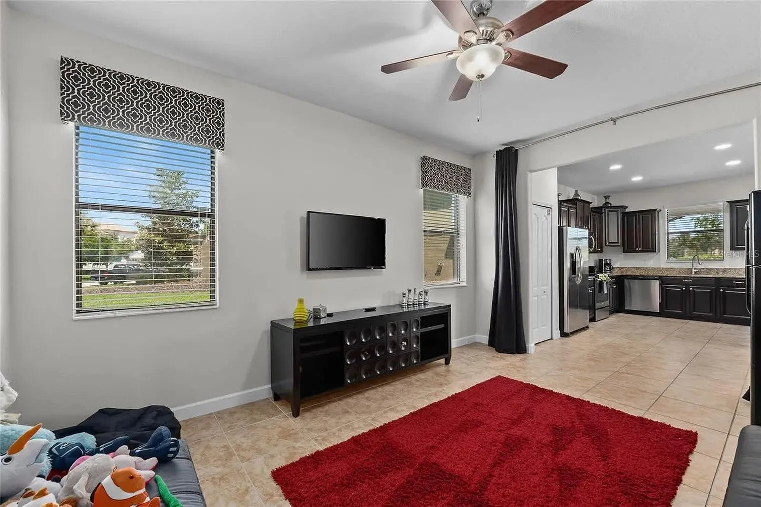 6 bed, 6.0 bath, 3907 sqft, $9,825 — Photo 4
