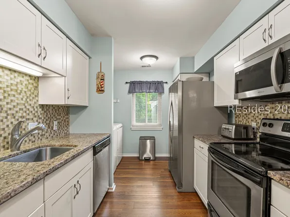 25 Deallyon Ave APT 132, Hilton Head Island, SC 29928