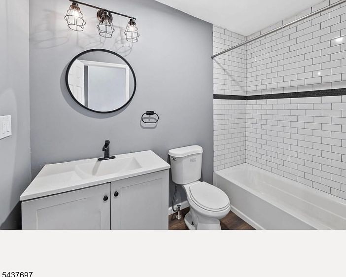 1st image of 487 S 17th St Floor 2