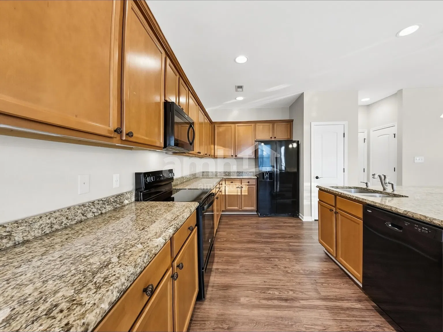 4 bed, 2.5 bath, 2472 sqft, $2,365 — Photo 3