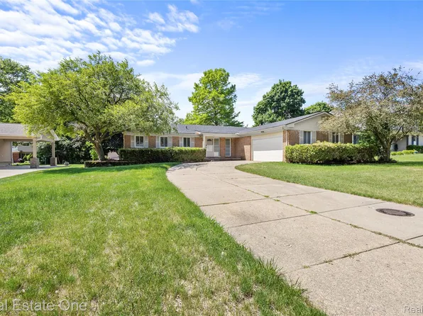 1949 Pelican Ct, Troy, MI 48084