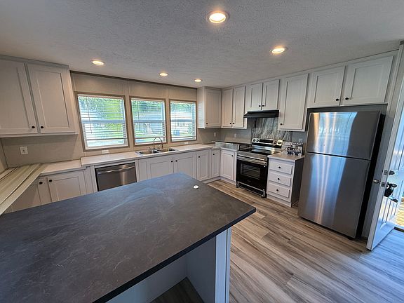 5th image of 9380 103rd St #139