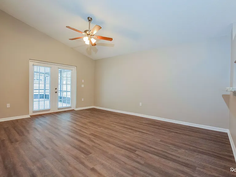 826 Brightview Dr — Photo 5