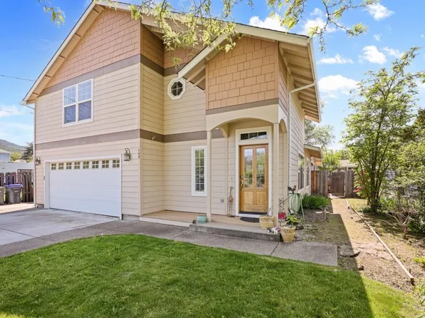 107 N 1st St, Talent, OR 97540