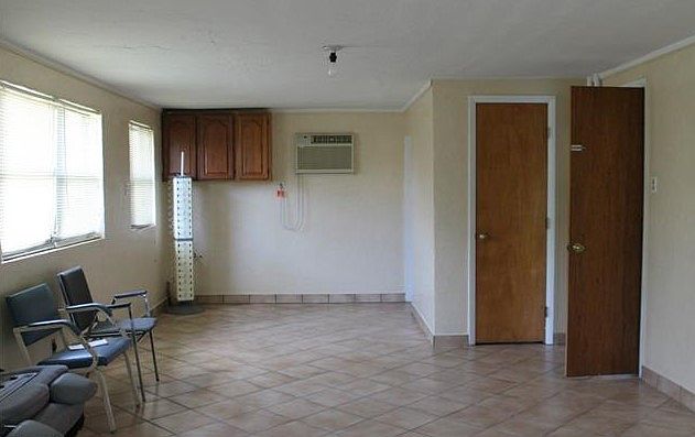 2nd image of 210 W Ventura Ave