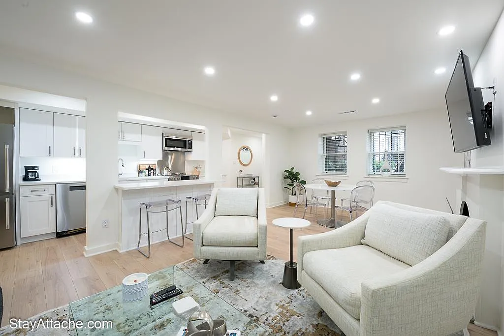 2 bed, 1100 sqft, $4,350 — Photo 1
