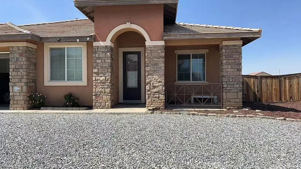 4 bed, 2374 sqft, $2,750 — Photo 3