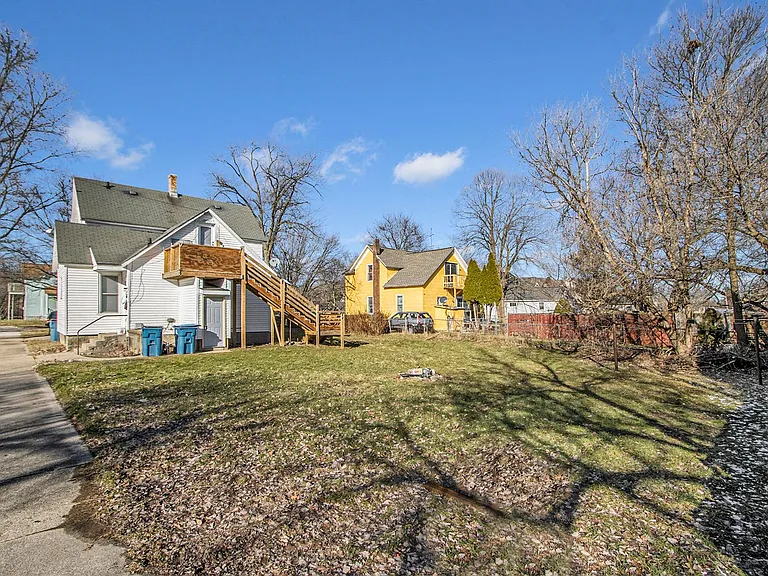 1703 S Park St — Photo 25