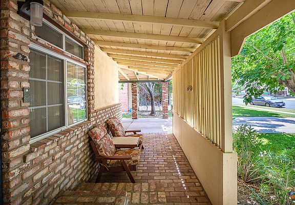 3rd image of 848 Fern Ave
