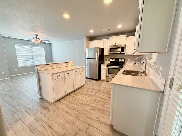 287 S Breakwater Ln — Photo 4