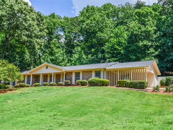 1512 Robinhood Trl, Gainesville, GA 30501