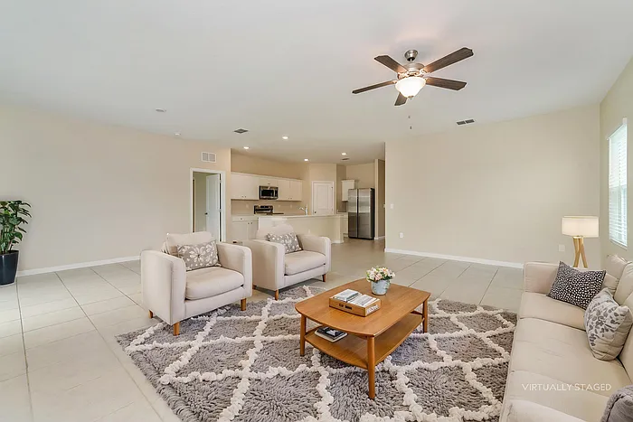 4 bed, 2.0 bath, 1827 sqft, $2,195 — Photo 4