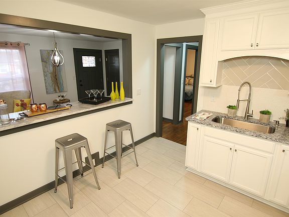 4th image of 2417 Underwood St
