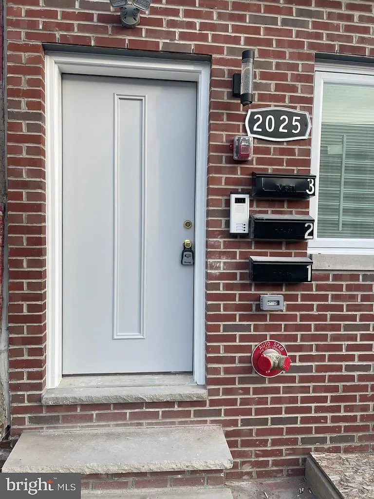 3 bed, 1839 sqft, $1,740 — Photo 1