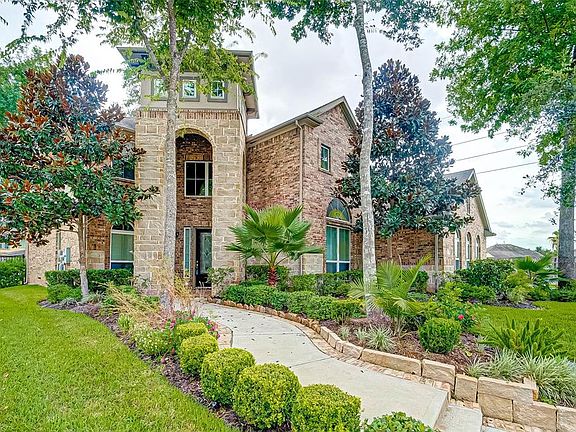 2nd image of 5511 Pecan Hollow Dr