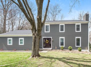 565 Edgeworthe Dr SE, Ada, MI 49301