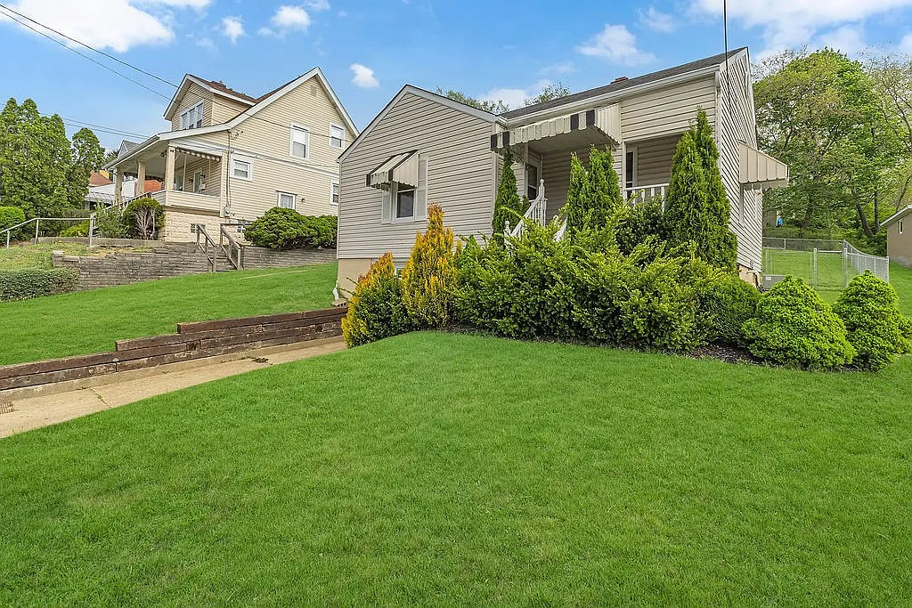 614 Grand Ave photo 1