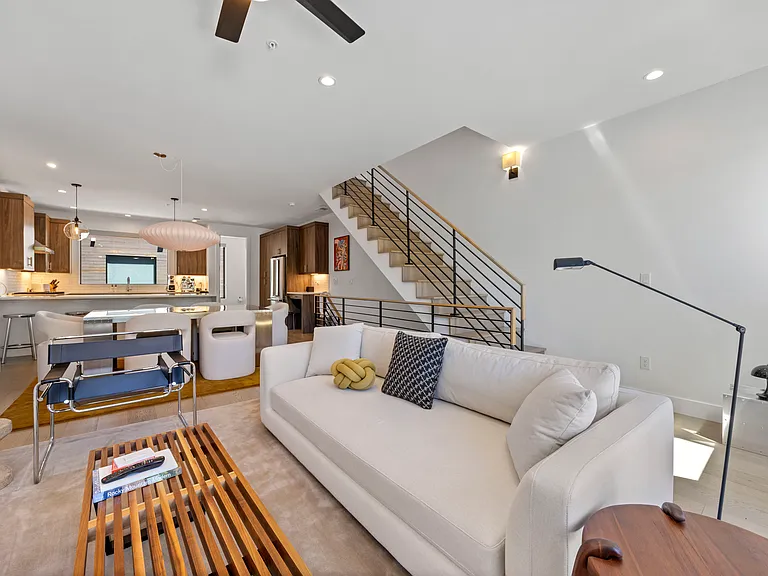2457 Walnut St — Photo 2