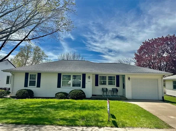 1339 Summit St, Center Point, IA 52213
