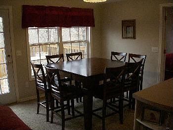 4th image of 6 Saint Ives Ln