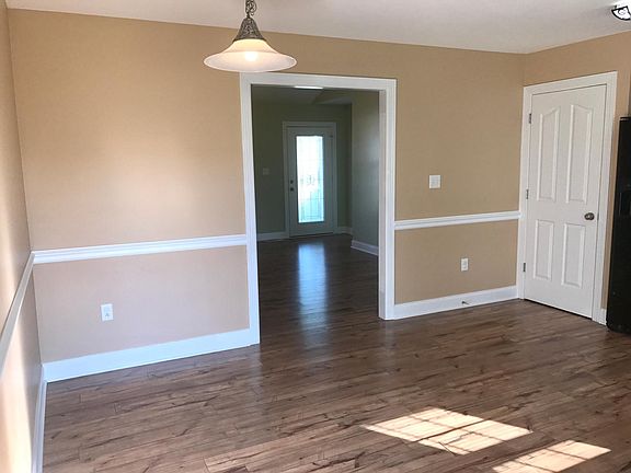 3rd image of 646 Hillgreen St