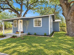 908 Tank St, Lockhart, TX 78644
