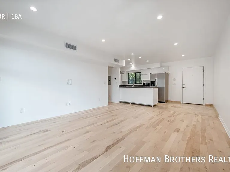 1148 N Clark St #8 — Photo 1