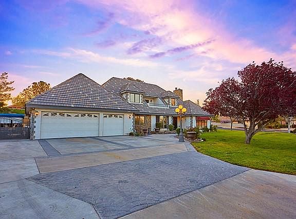 2nd image of 13040 Autumn Leaves Ave