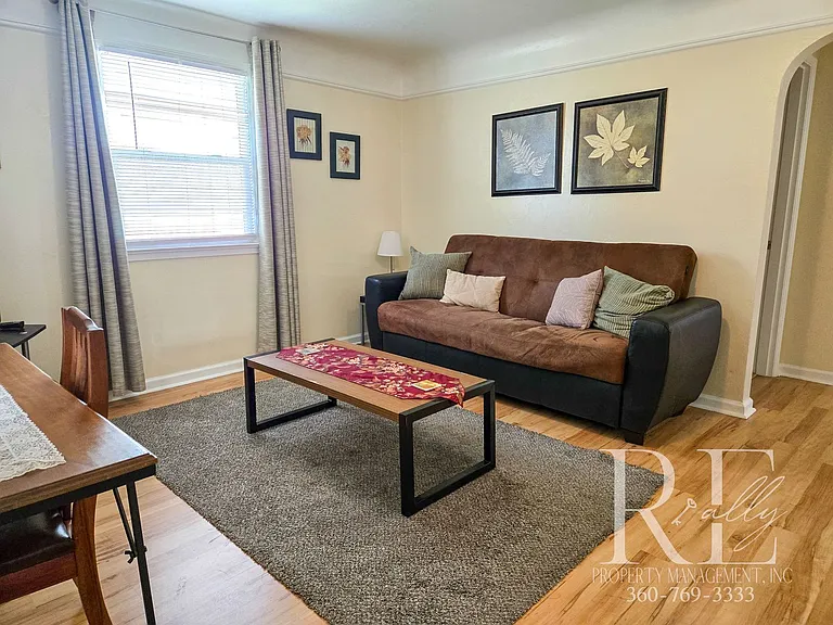 1217A Burwell St — Photo 3