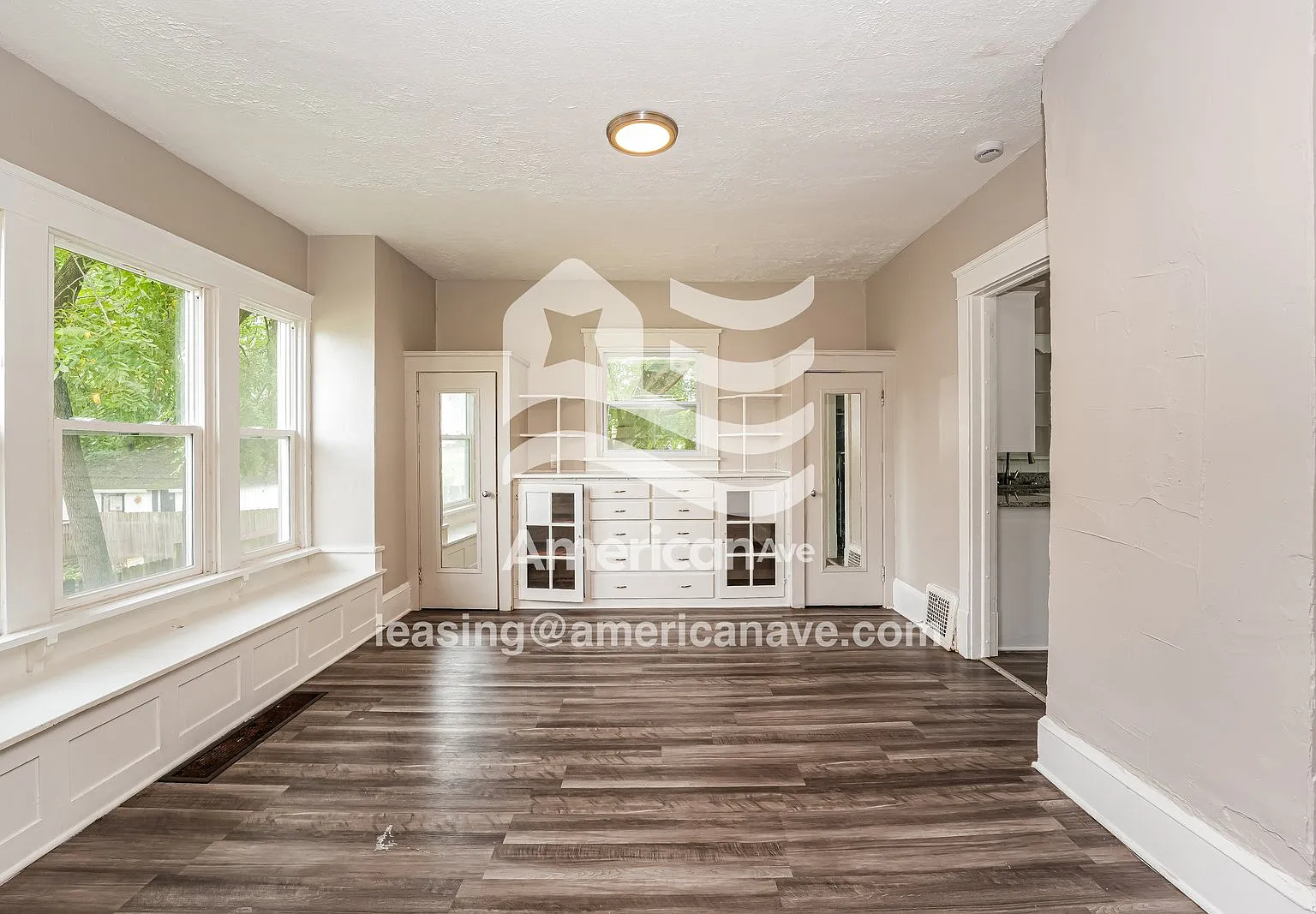 3 bed, 1.0 bath, 1101 sqft, $1,047 — Photo 3