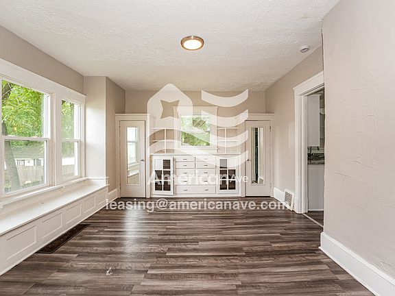 1468181_002_living_room_3.jpg
