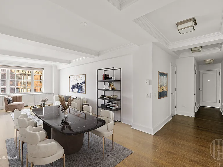 28 E 10th St #10B — Photo 4