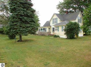 2032 E Polk Rd, Ithaca, MI 48847