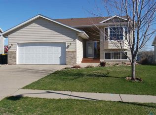 7116 W 56th St, Sioux Falls, SD 57106