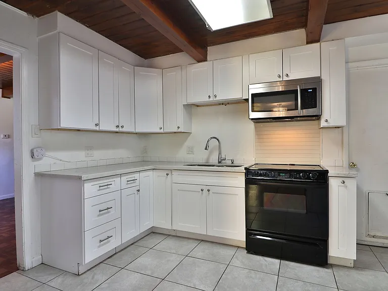 ONE TIME - 975 Southworth Dr — Photo 4