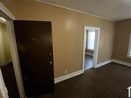 4th image of 2025 Fullerton St #102