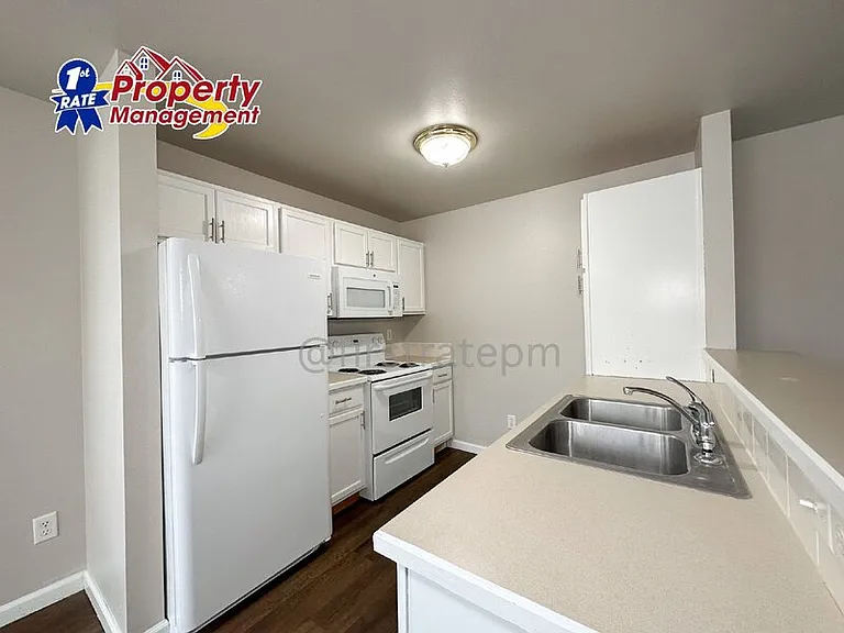 10022 W Garverdale Ln #102 — Photo 7