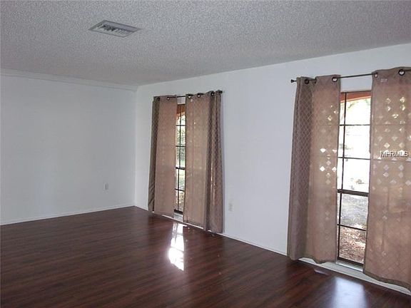 3rd image of 505 Fayette Cir S